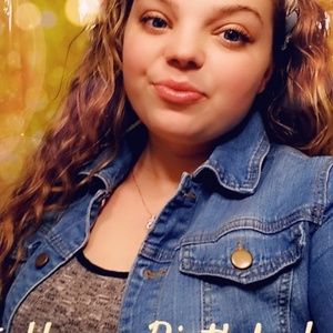 Meet your Posher, Courtney